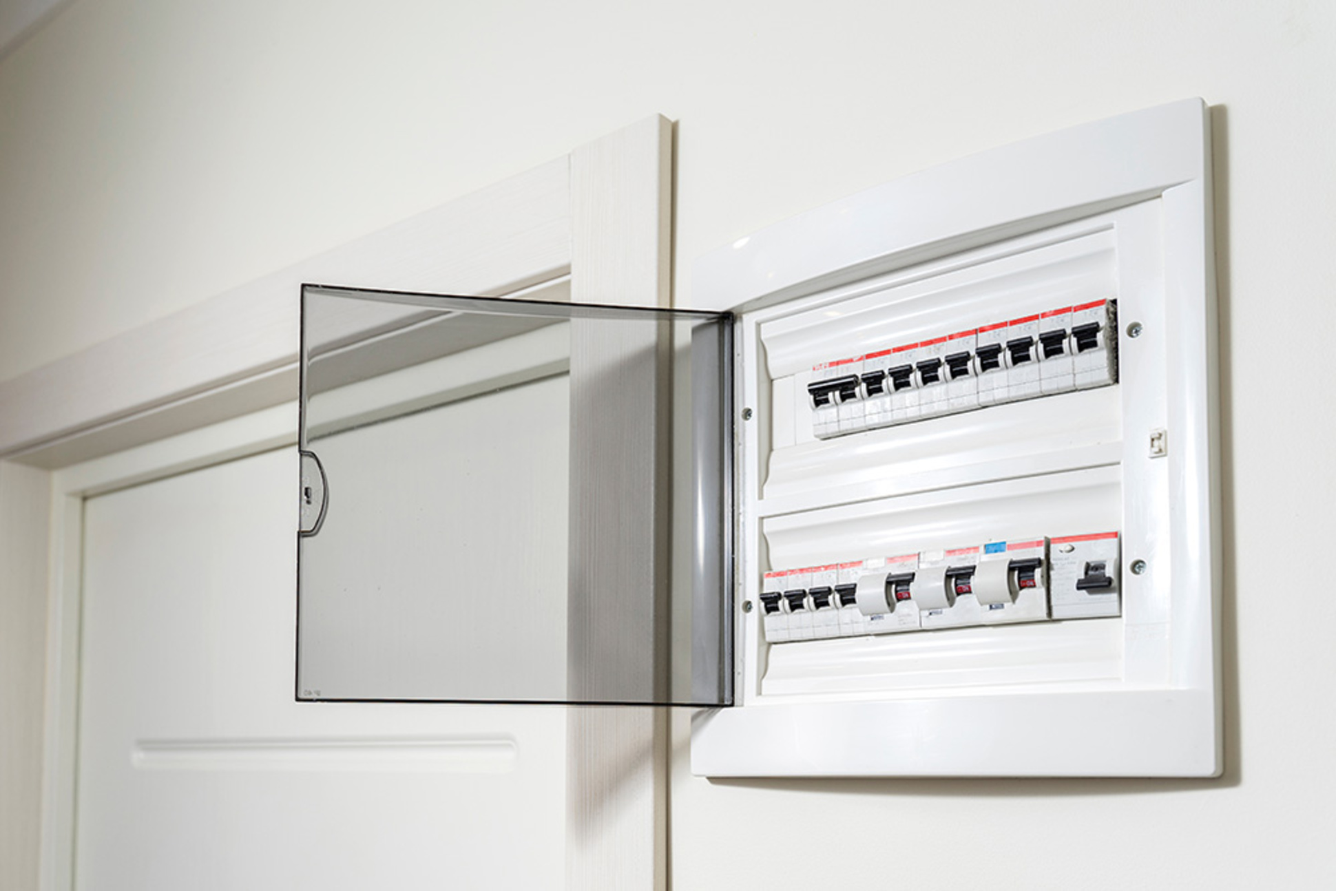 Über­spannungs­schutz bei Elektro Schweizer in Nürtingen