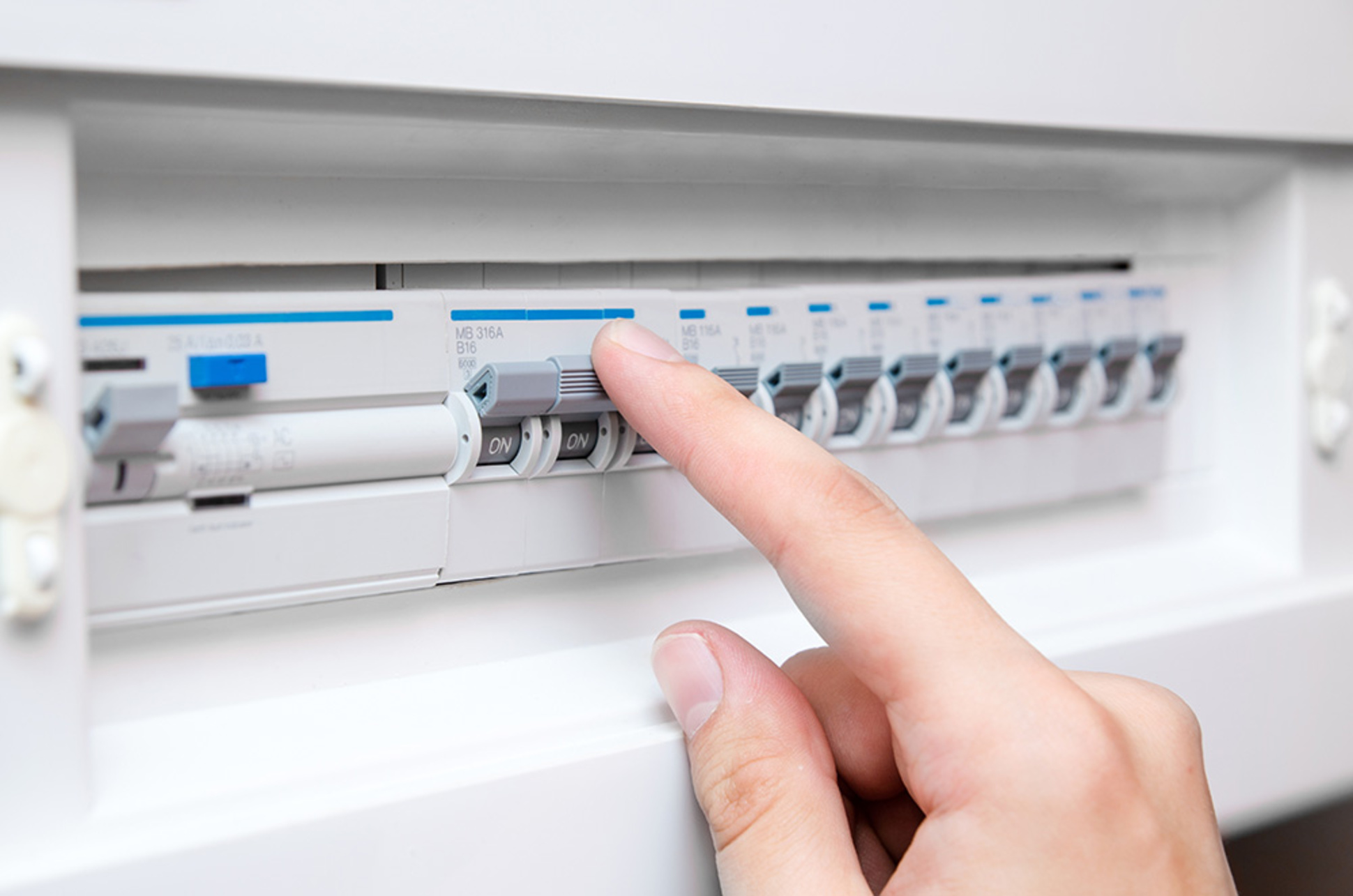Schalt­schrank­bau bei Elektro Schweizer in Nürtingen